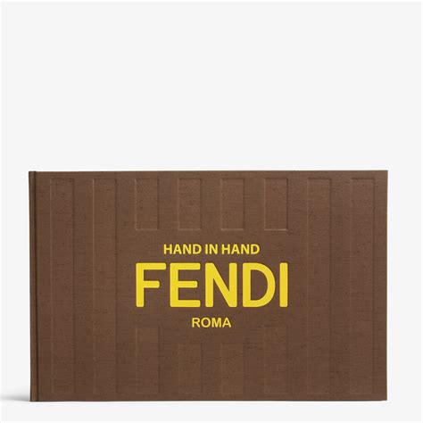 hand in hand fendi prenotazione